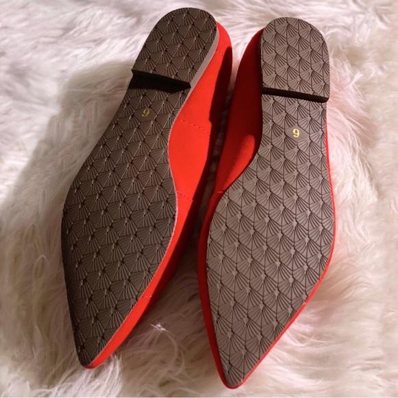 Seychelles • Scallop-Edge Red Suede Island Flat 6 - Picture 4 of 8